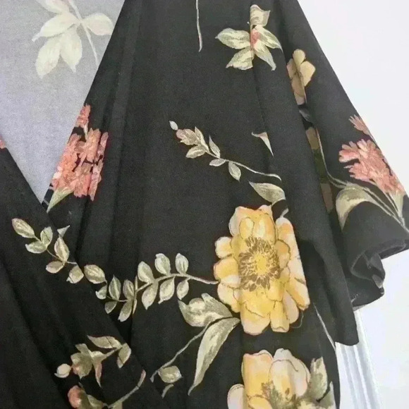 Long floral black flamingo  maxi dress size medium - Picture 2 of 9